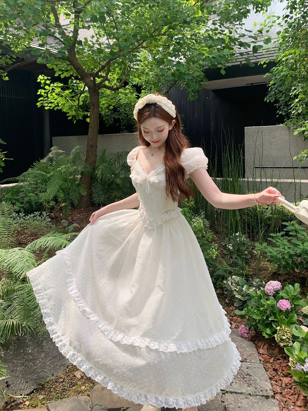 Bingbing is here丨【Mirror Sweet Tea】Niche Heavy Industry Retro French Top Lace Polka Dot Long Skirt Suit