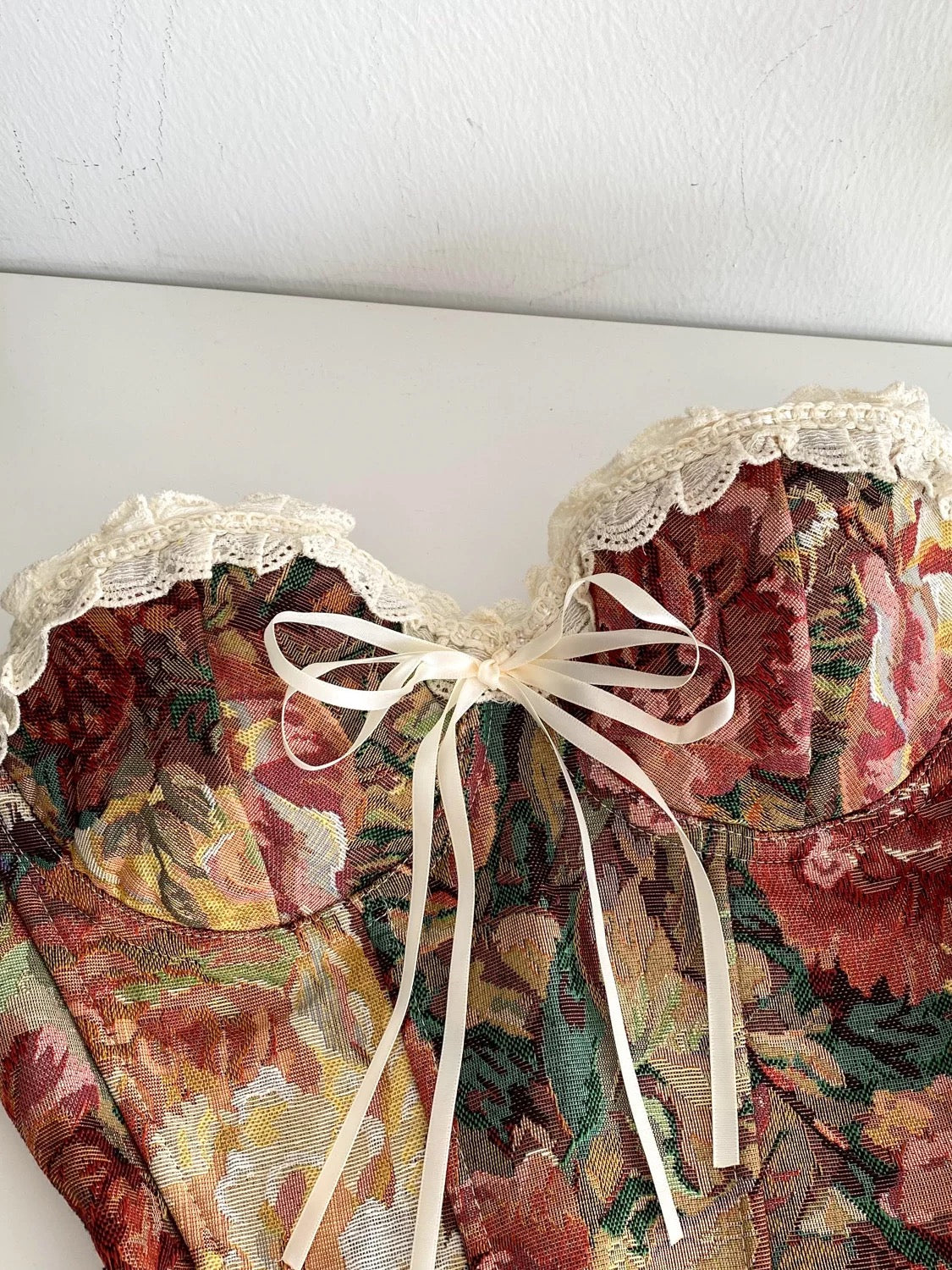 French romantic style, oil painting feel, strapless vest for women, summer, lace trim, fishtail corset waist tie, absolutely gorgeous top.