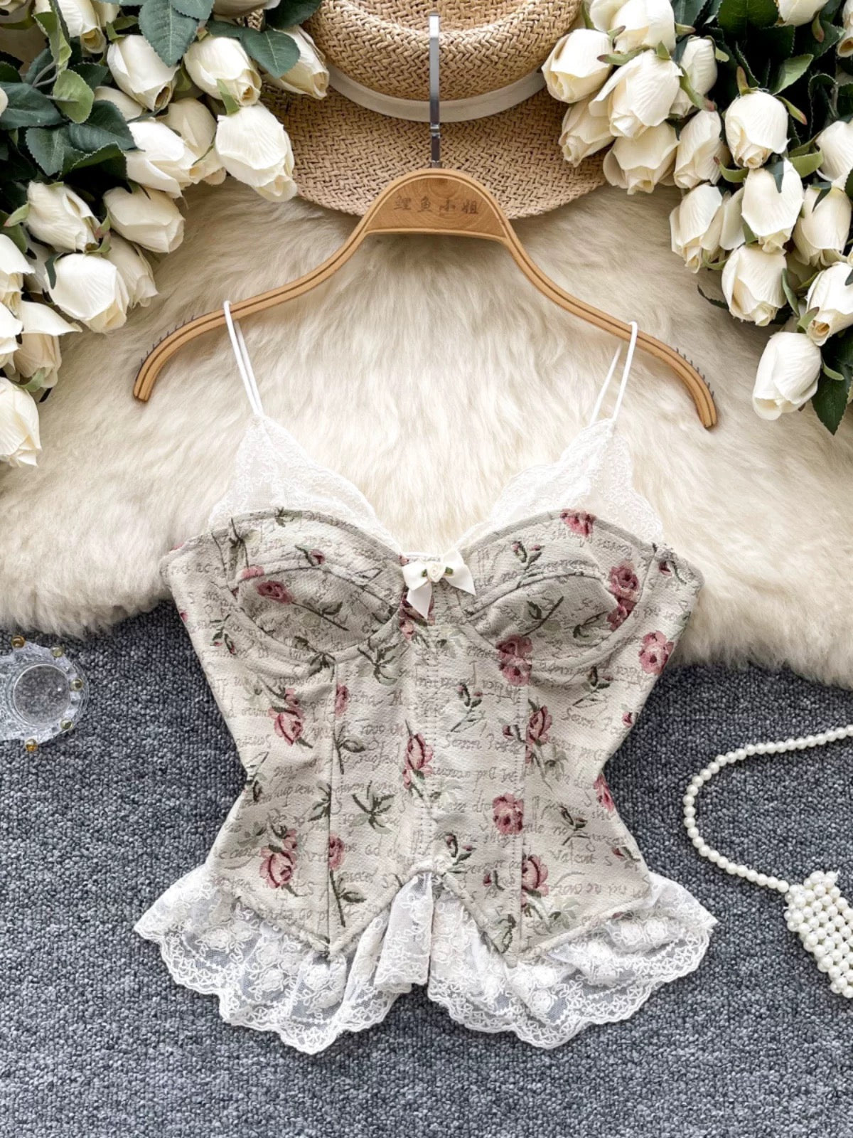 Sweet retro court jacquard camisole for women, French style, waist-cinching, slimming, lace-trimmed, fitted base layer top