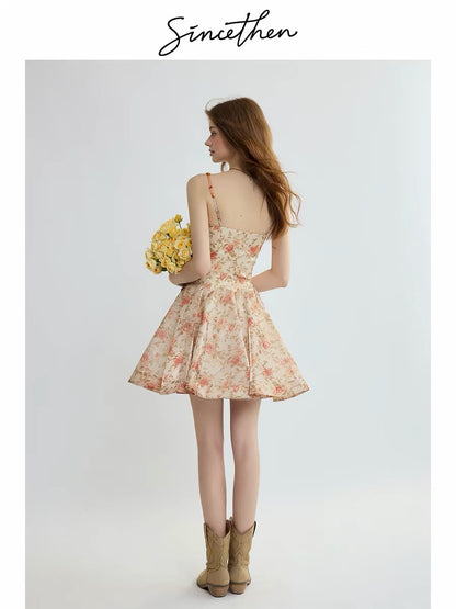 Sincethen French-style floral print slip dress, short skirt, petite style, women's vacation outfit.