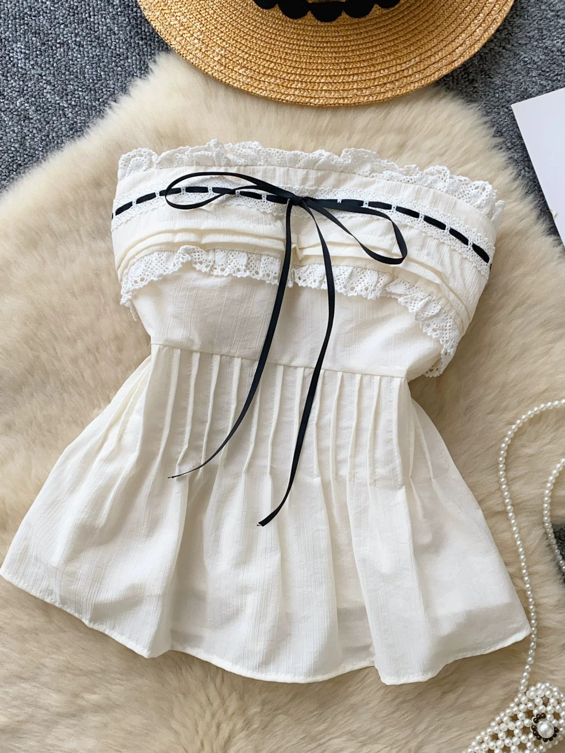 Pure and alluring tank top for women, 2025 summer, court style, niche French lace patchwork, waist-cinching, sleeveless strapless top.