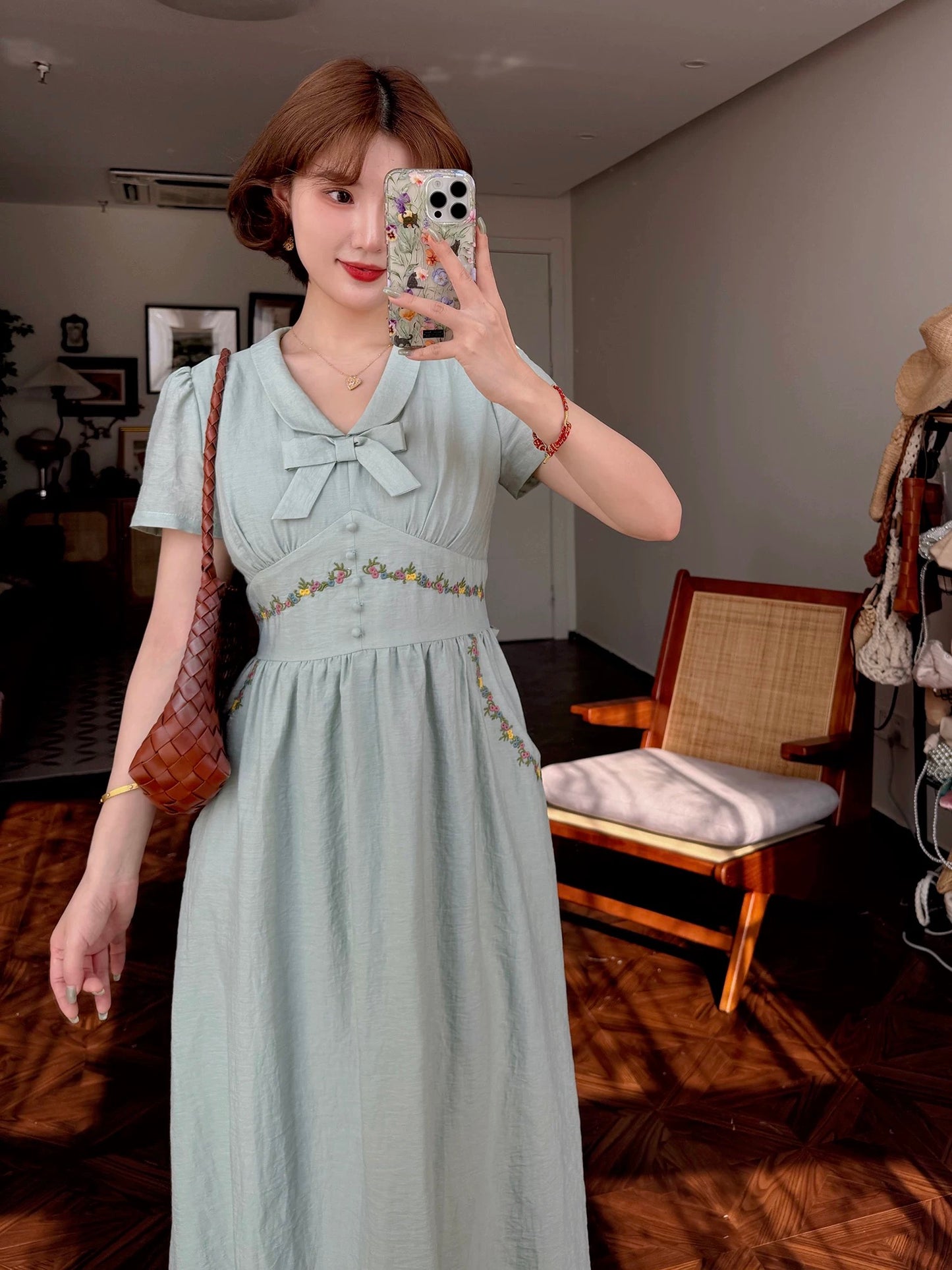 Lei Yingjun-Mint Letter-Summer French Temperament Floral Embroidery V-Neck Bowknot Dress-JF6219