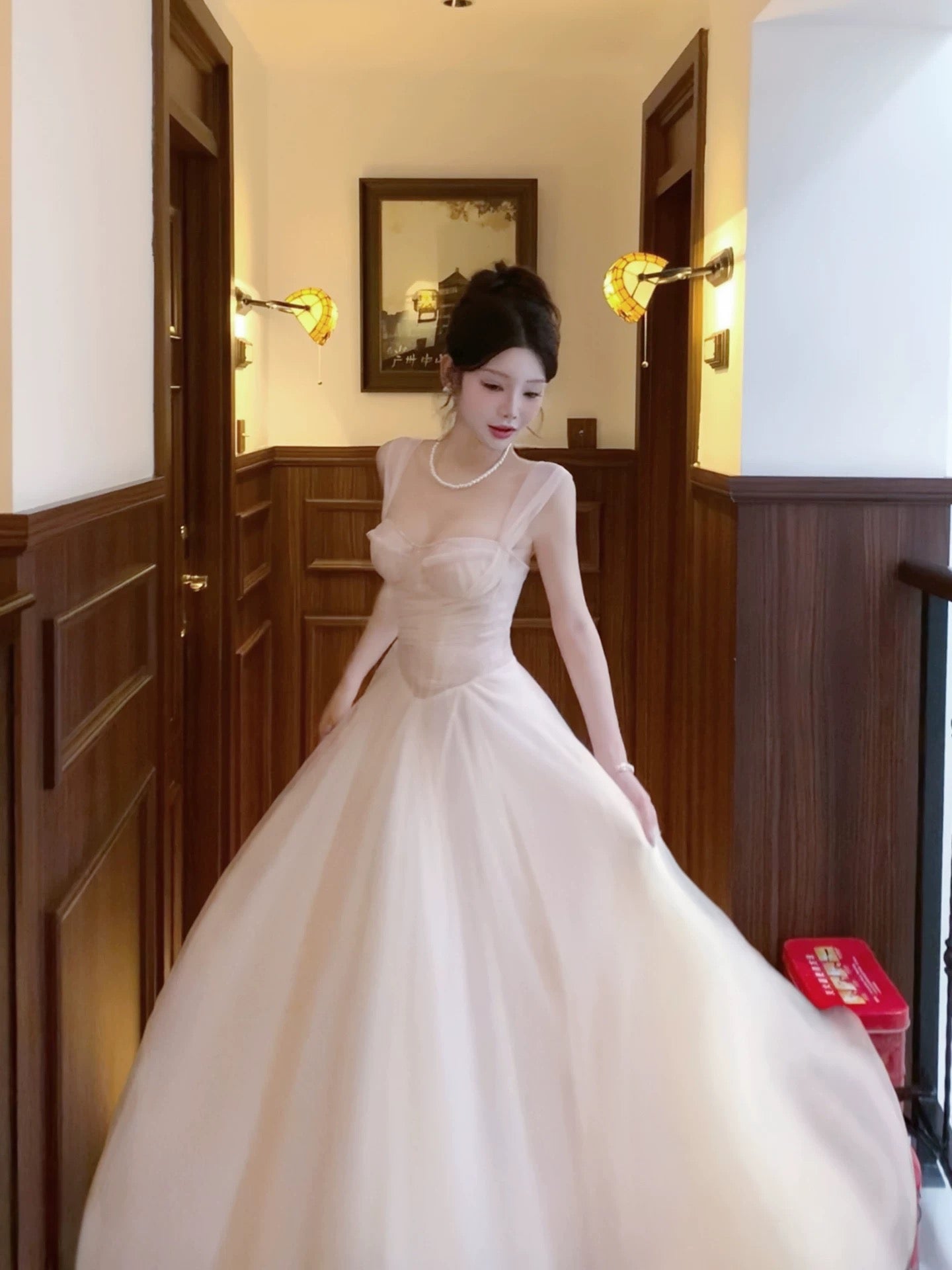 Good Job [Girl's Diary] French-style mesh fishbone lace embroidered dress, halter top with ruffles