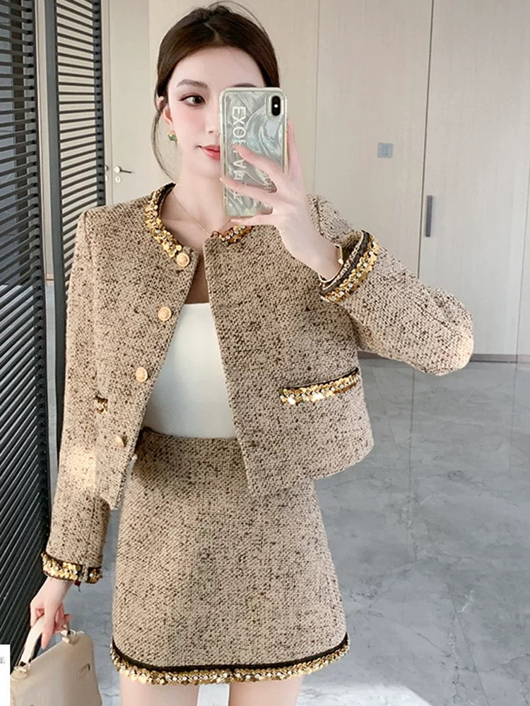 Wearing a suit with a sense of wealth, autumn, high-end temperament, light luxury, socialite, heavy industry, small fragrant style jacket, two-piece set