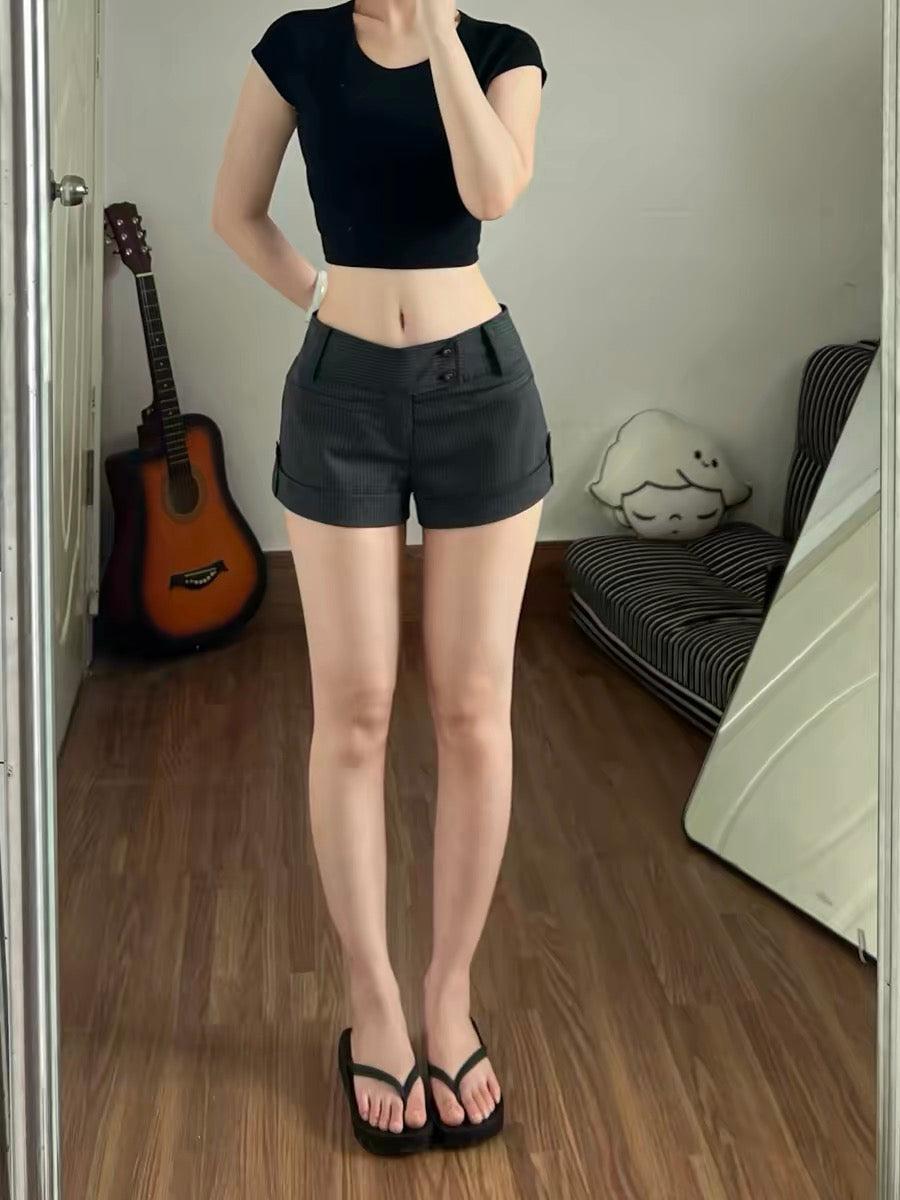 Striped cuffed suit shorts for women, summer versatile, slimming, low-waisted, hip-hugging, sexy, street style casual pants.
