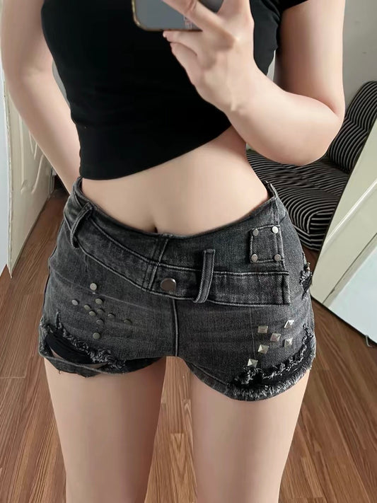 Black studded denim shorts for women, American retro low-waisted hot girl style, trendy and cool, high-end fold-over straight leg hot pants