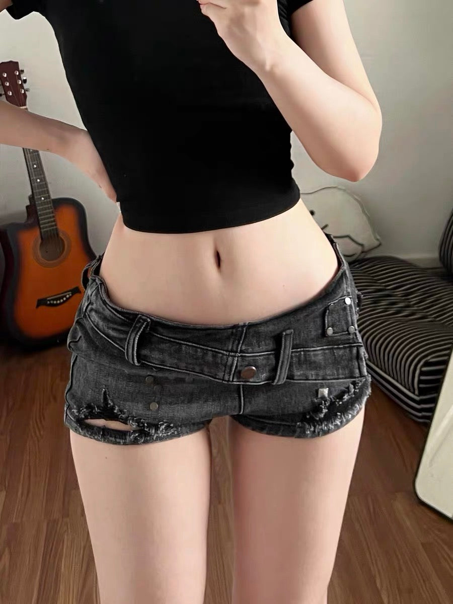 Black studded denim shorts for women, American retro low-waisted hot girl style, trendy and cool, high-end fold-over straight leg hot pants