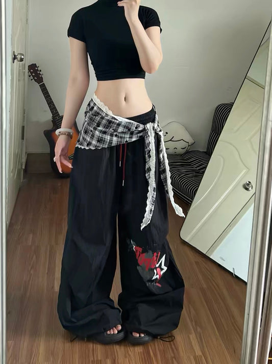 Relaxed street style layered cargo pants for women, thin and stylish design, perfect for dancing, hip-hop, and versatile casual wear.