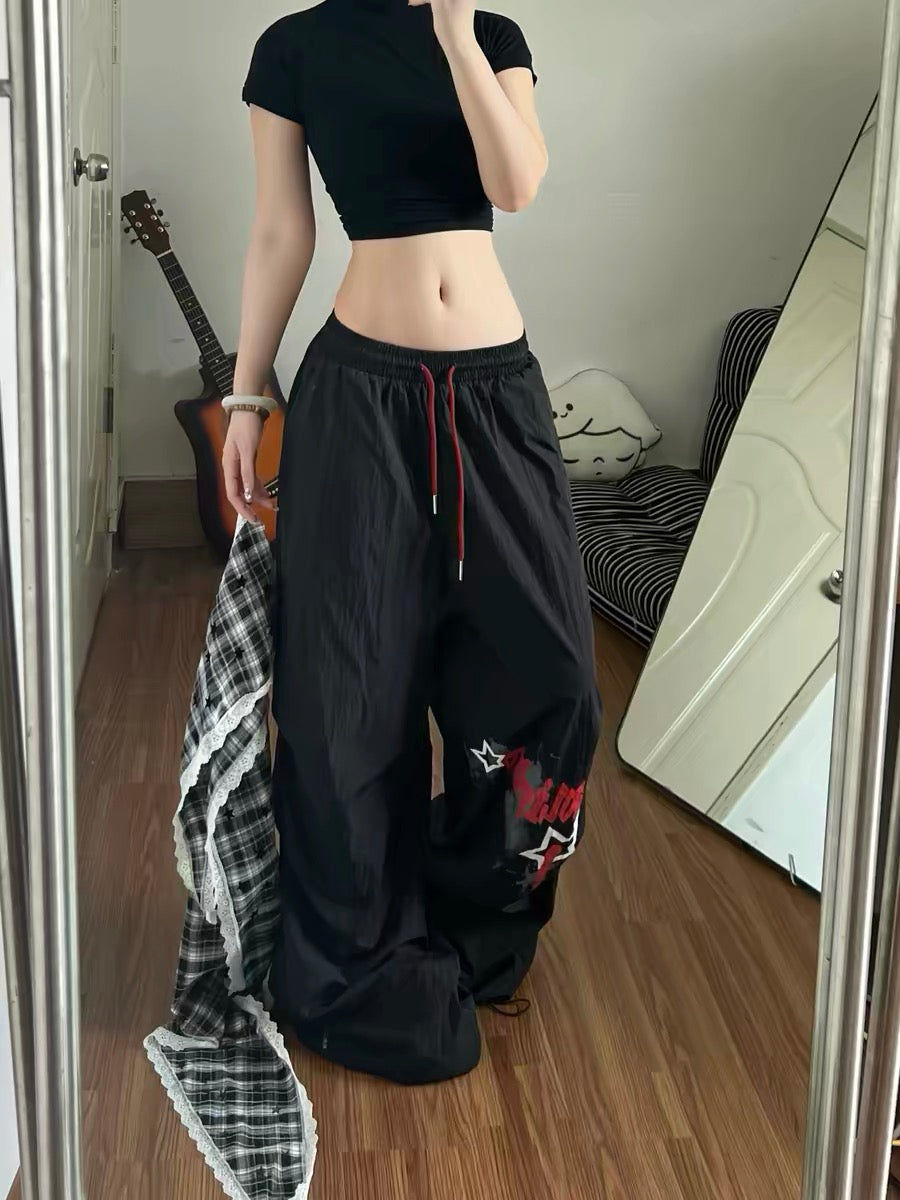 Relaxed street style layered cargo pants for women, thin and stylish design, perfect for dancing, hip-hop, and versatile casual wear.