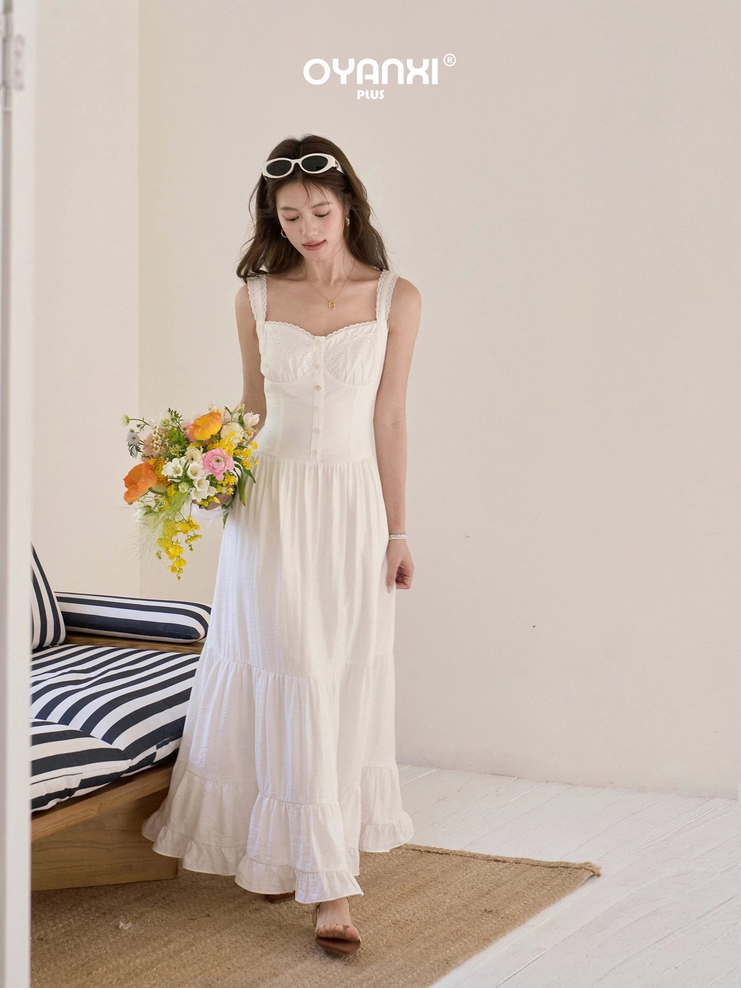 Ouyang Xi's "Love's Destiny" Plus-Size Vacation Style Sundress for Women, Sleeveless Flowing White Dress