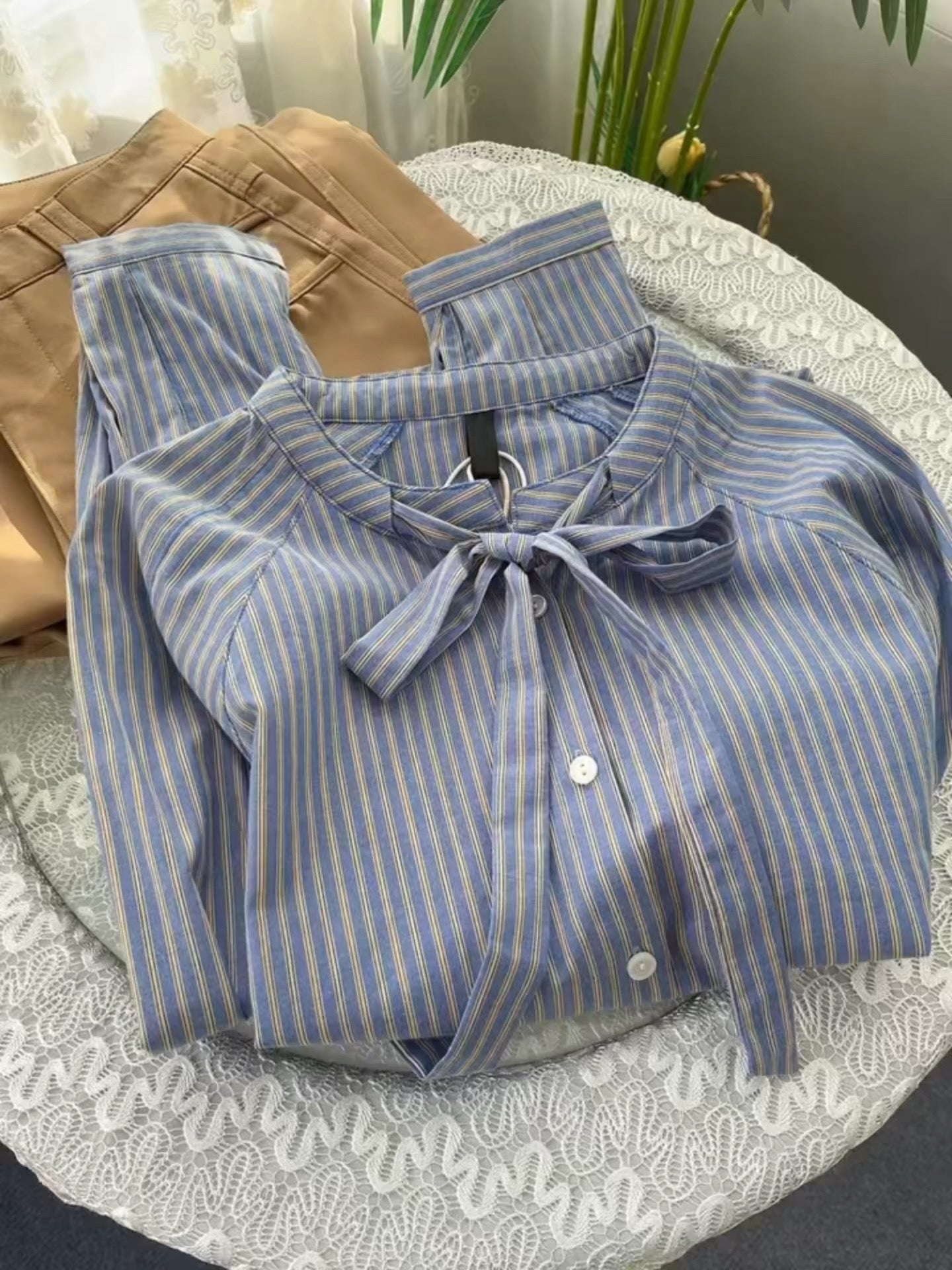 Retro blue striped bow blouse for women, spring commuting, stylish design, petite French style long-sleeved top