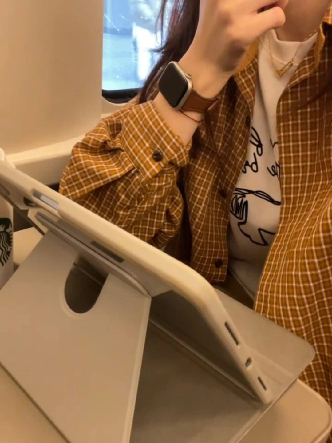 Retro-style relaxed plaid shirt, loose fit, slimming, spring style, thin Korean style, niche oversized coat