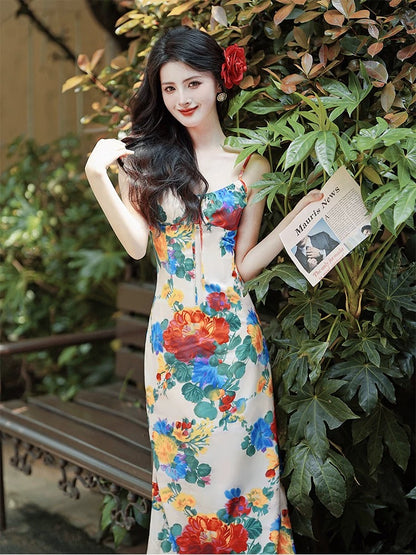 Beach travel and vacation style, Hong Kong style, beautiful oil painting floral suspender dress and retro suit