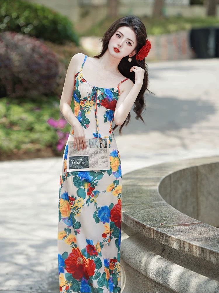Beach travel and vacation style, Hong Kong style, beautiful oil painting floral suspender dress and retro suit