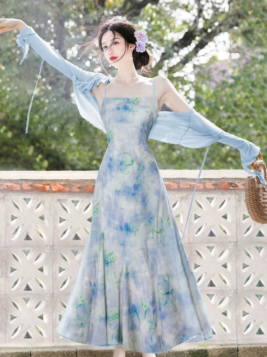 French Yunnan Lijiang travel and vacation wear for women, beautiful blue tie-dye floral suspender dress suit