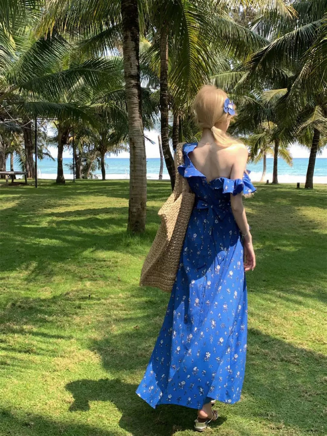 Summer beautiful dopamine blue floral white dress with waist and small flying sleeves for seaside holiday date long skirt