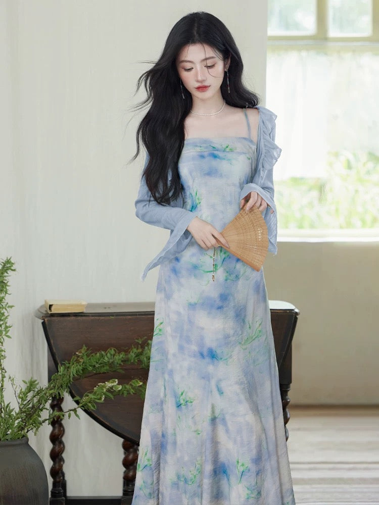 French Yunnan Lijiang travel and vacation wear for women, beautiful blue tie-dye floral suspender dress suit