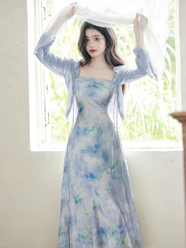 French Yunnan Lijiang travel and vacation wear for women, beautiful blue tie-dye floral suspender dress suit