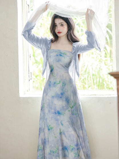 French Yunnan Lijiang travel and vacation wear for women, beautiful blue tie-dye floral suspender dress suit