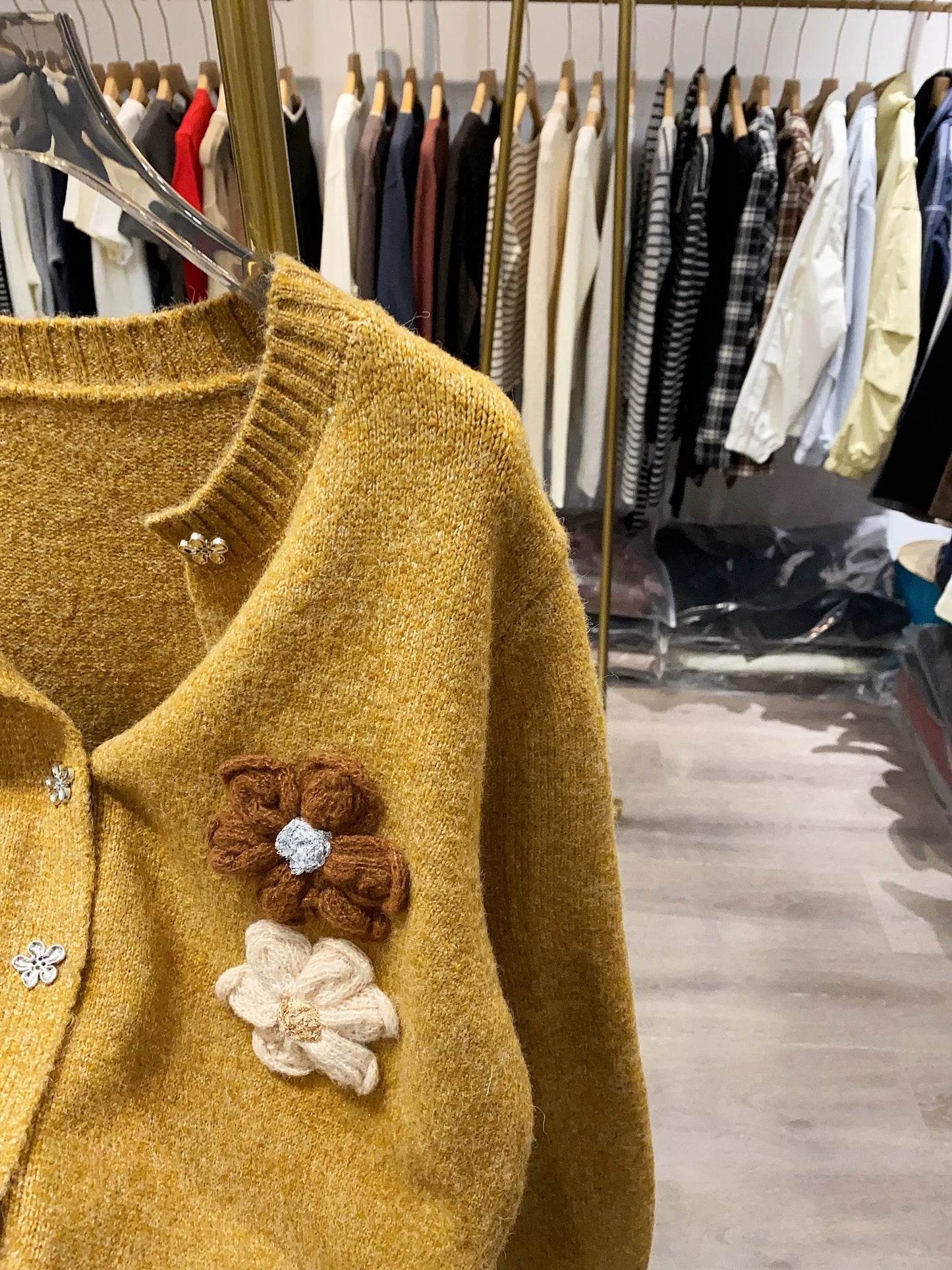 [Xiao Ai's Shop Photos] Unique 3D Round Neck Four-Flower Cardigan Sweater for Women, New Spring and Autumn Style, Long Sleeve Top