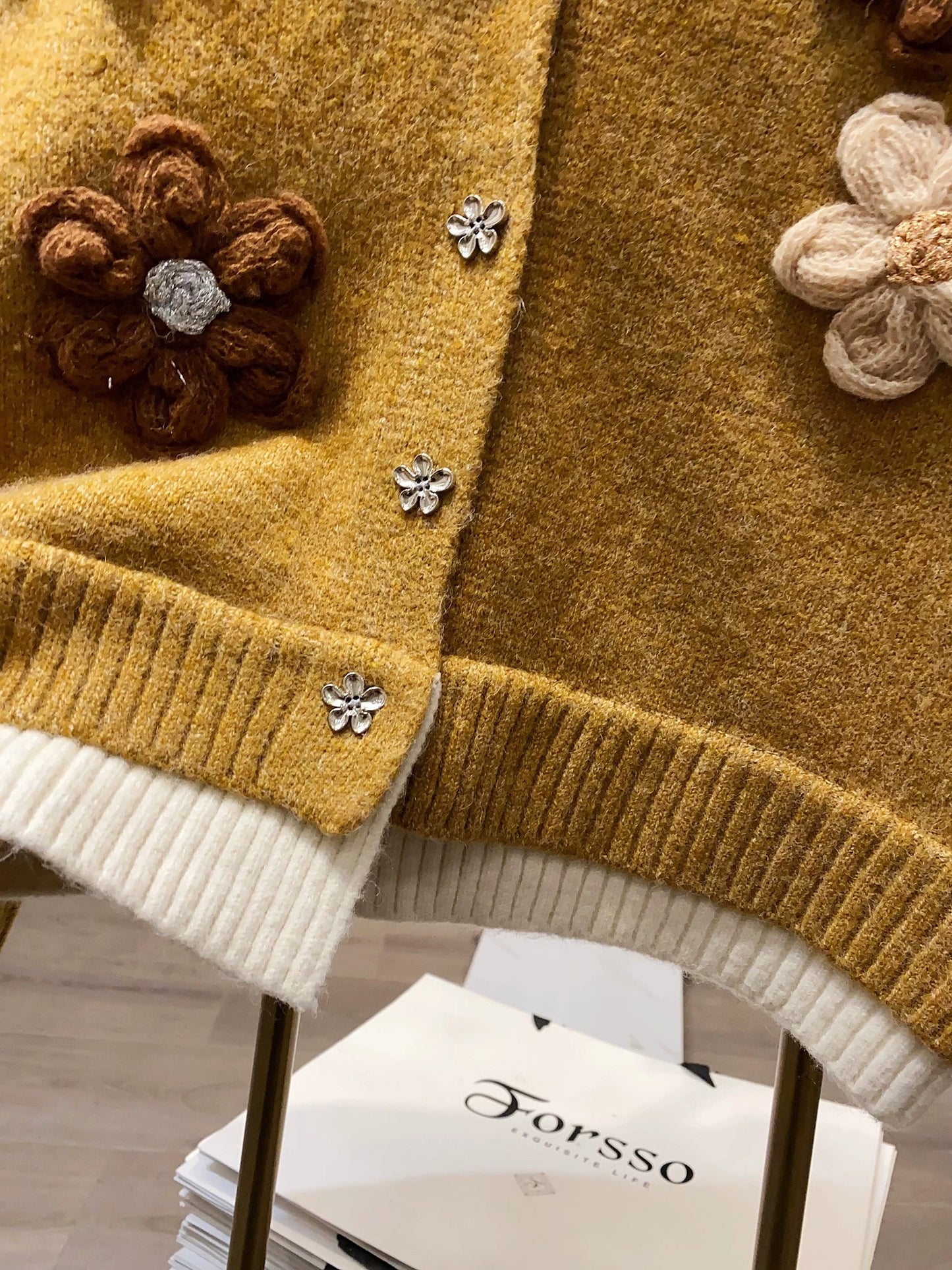 [Xiao Ai's Shop Photos] Unique 3D Round Neck Four-Flower Cardigan Sweater for Women, New Spring and Autumn Style, Long Sleeve Top