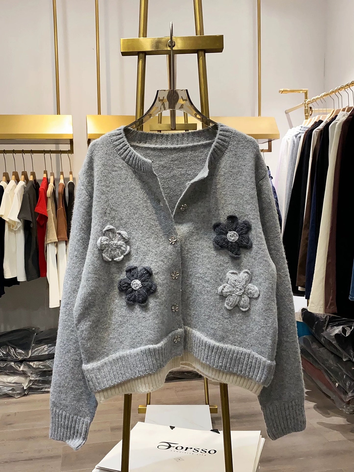 [Xiao Ai's Shop Photos] Unique 3D Round Neck Four-Flower Cardigan Sweater for Women, New Spring and Autumn Style, Long Sleeve Top
