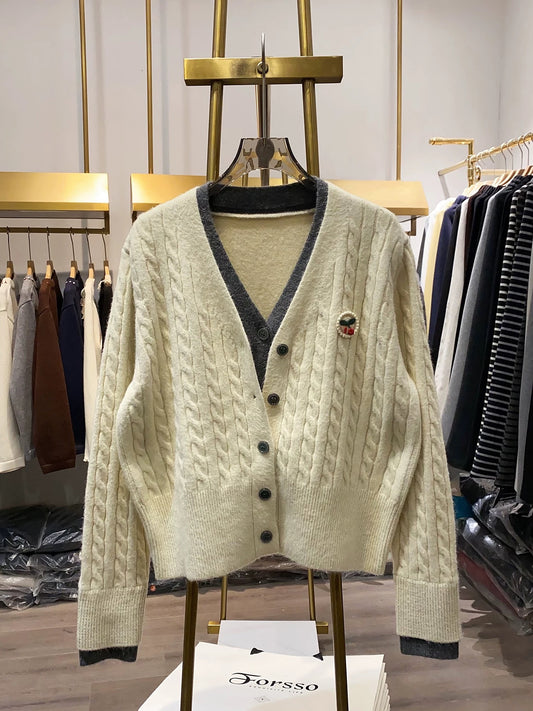 [Xiao Ai's Shop Photos] Cherry Embroidery Color Block V-Neck Cardigan, New Autumn/Winter Style, Loose Fit and Chic Top