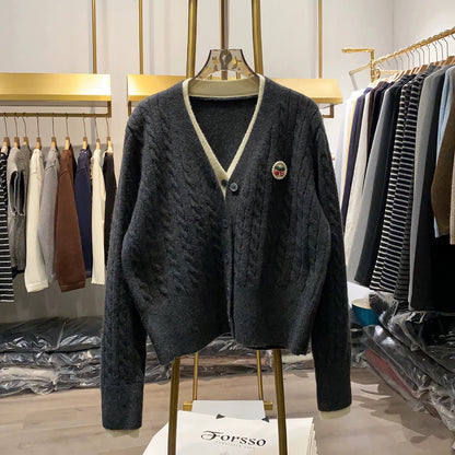 [Xiao Ai's Shop Photos] Cherry Embroidery Color Block V-Neck Cardigan, New Autumn/Winter Style, Loose Fit and Chic Top