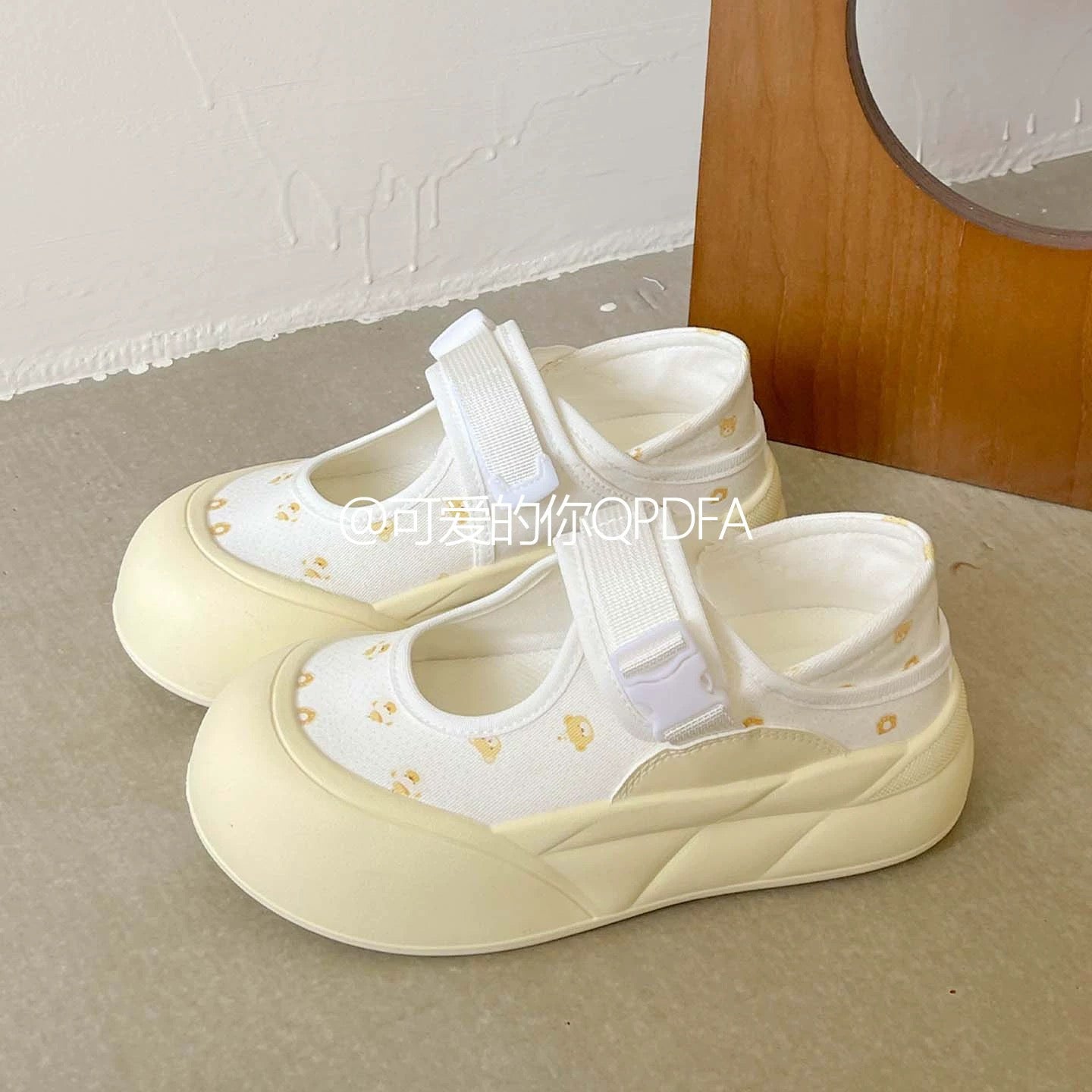 Cute Women's Sports Sandals Casual Shoes 2026 New Style Hot Selling White Sneakers Skate Shoes Versatile Niche Style