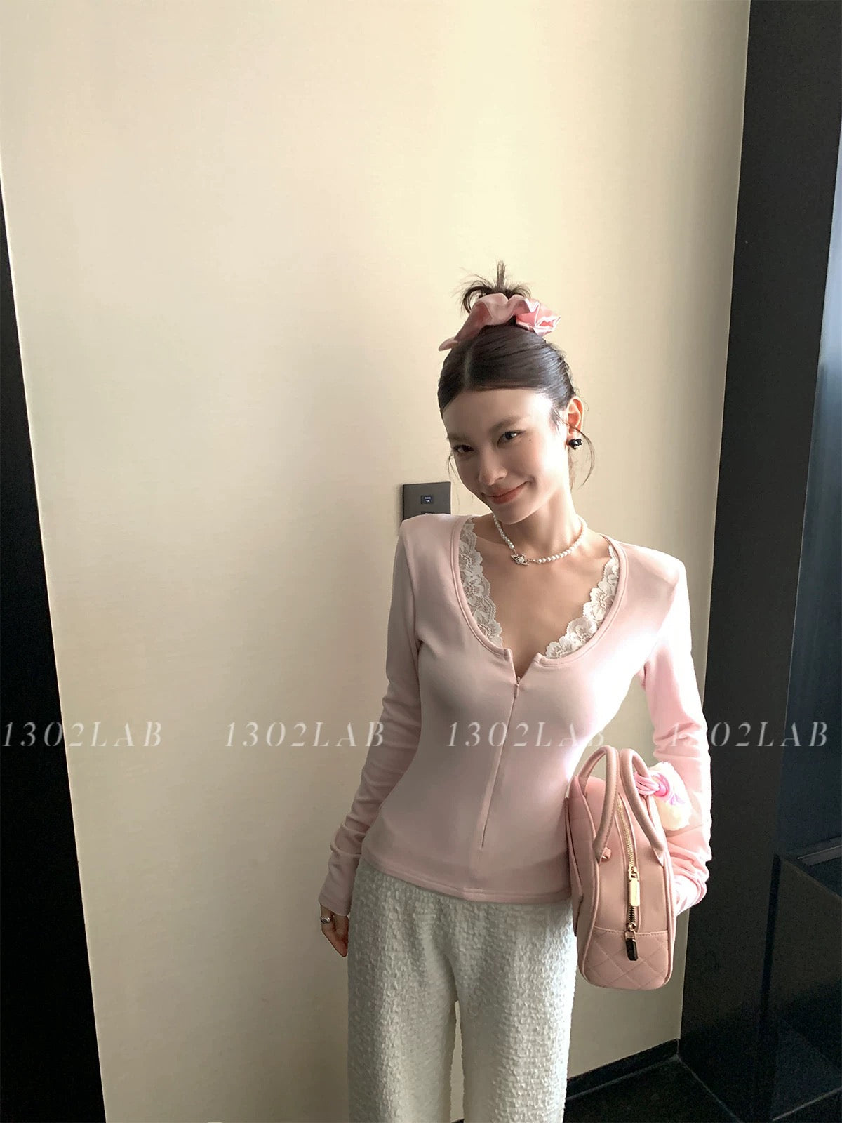 1302LAB Lace stitching fake two-piece V-neck long-sleeved T-shirt sweet and spicy style bottoming shirt