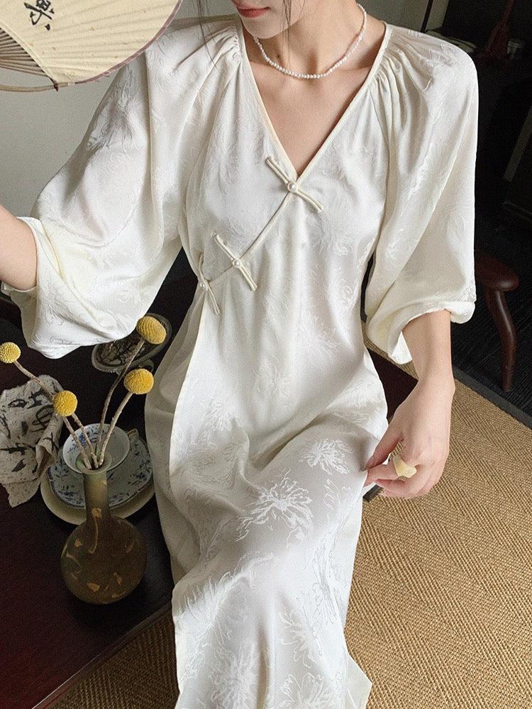 JWUNIQUE off-white V-neck long-sleeved dress women's early spring 2024 new slim temperament fashionable long skirt