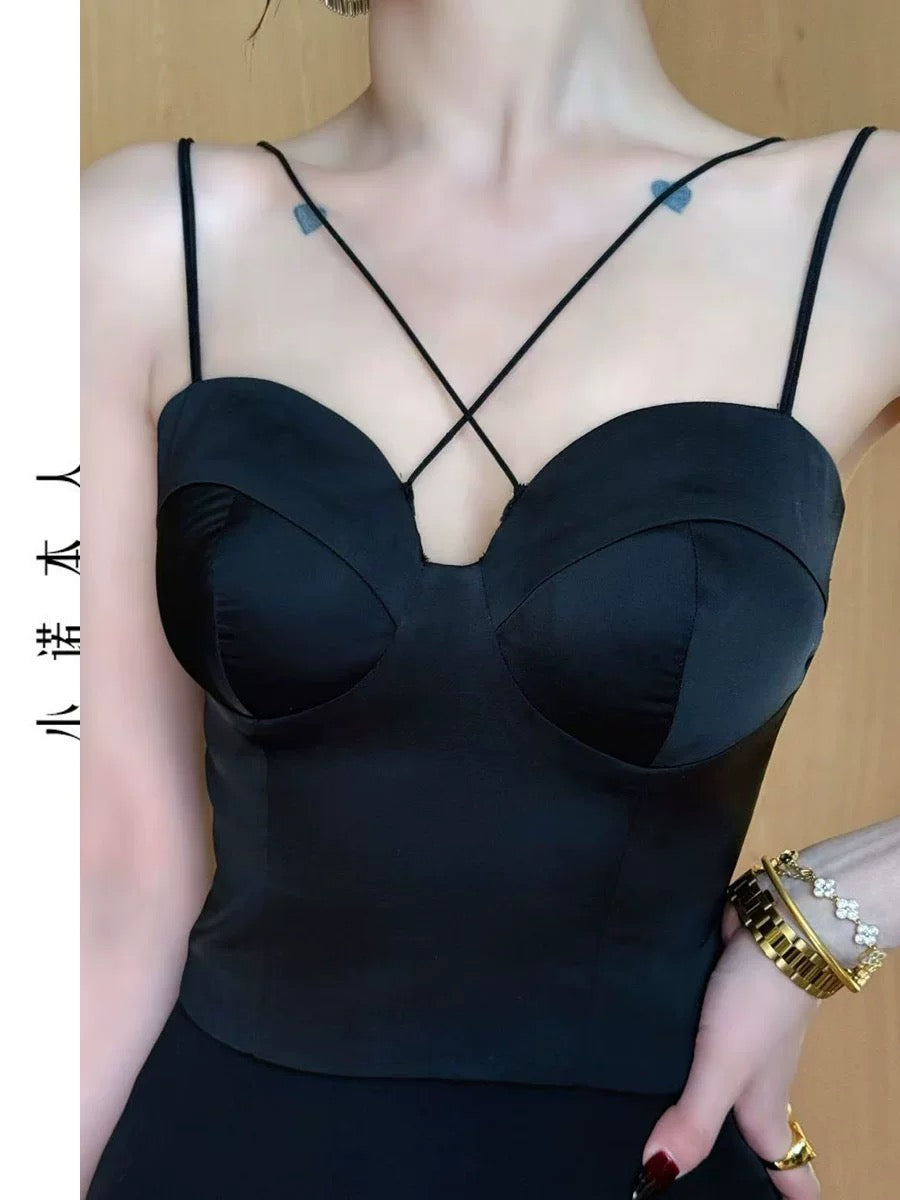 Xiaonuo's own beautiful satin camisole can be worn outside and inside with a popular bottoming top 2563