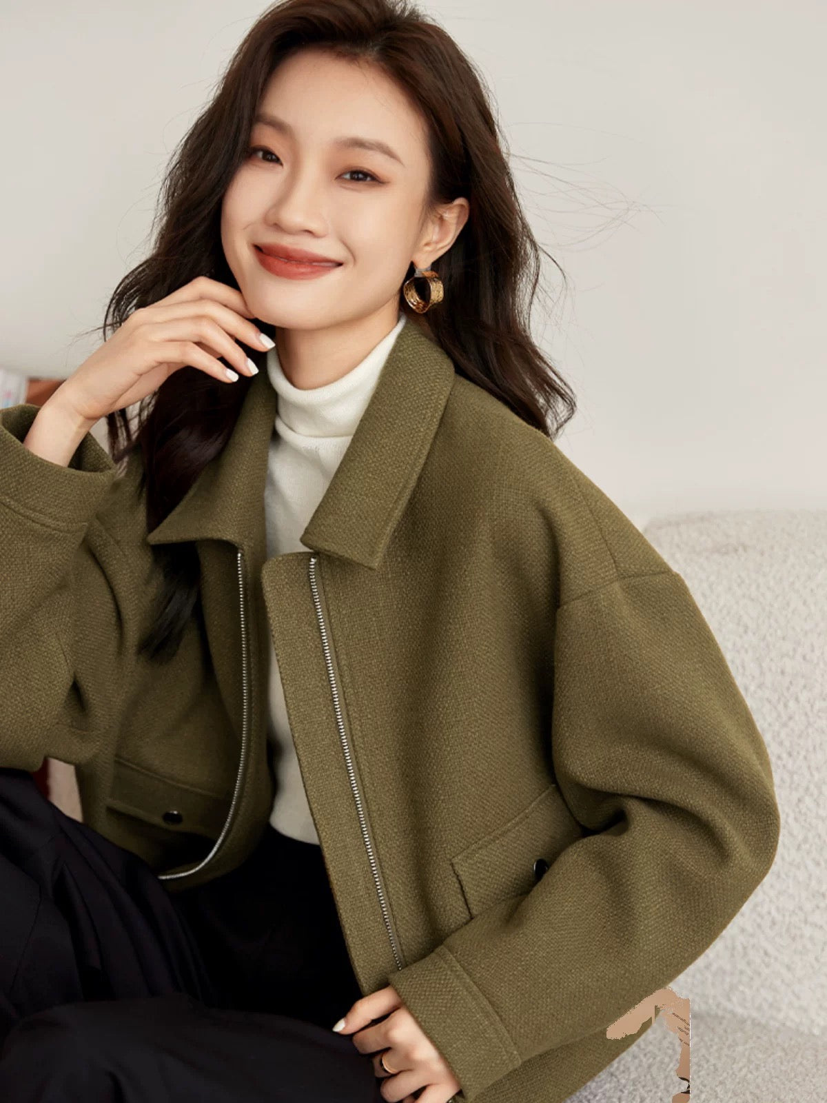 Mohan Yimei fashionable short jacket 2025 spring new retro velvet banana sleeve short jacket