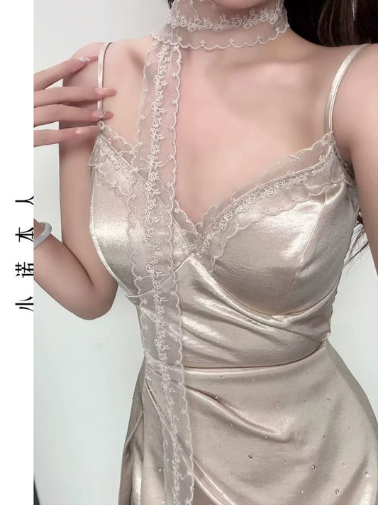 Xiaonuo's own beautiful satin camisole can be worn outside and inside with a popular bottoming top 25173