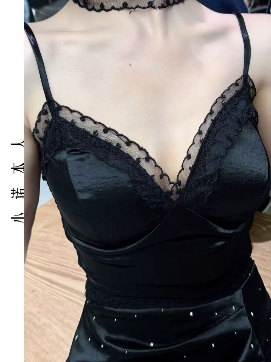 Xiaonuo's own beautiful satin camisole can be worn outside and inside with a popular bottoming top 25173