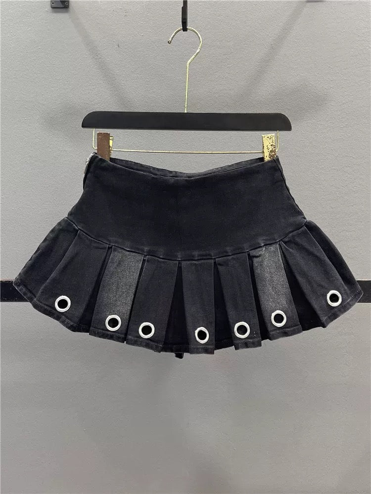 Retro hot girl pleated denim skirt female 2025 summer new design sense of age reduction slimming A-line short skirt pants