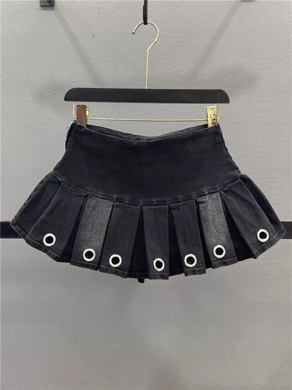 Retro hot girl pleated denim skirt female 2025 summer new design sense of age reduction slimming A-line short skirt pants