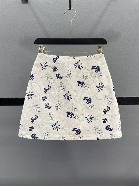 French retro embroidered jacquard skirt for women 2025 summer temperament high waist slimming all-match A-line hip skirt