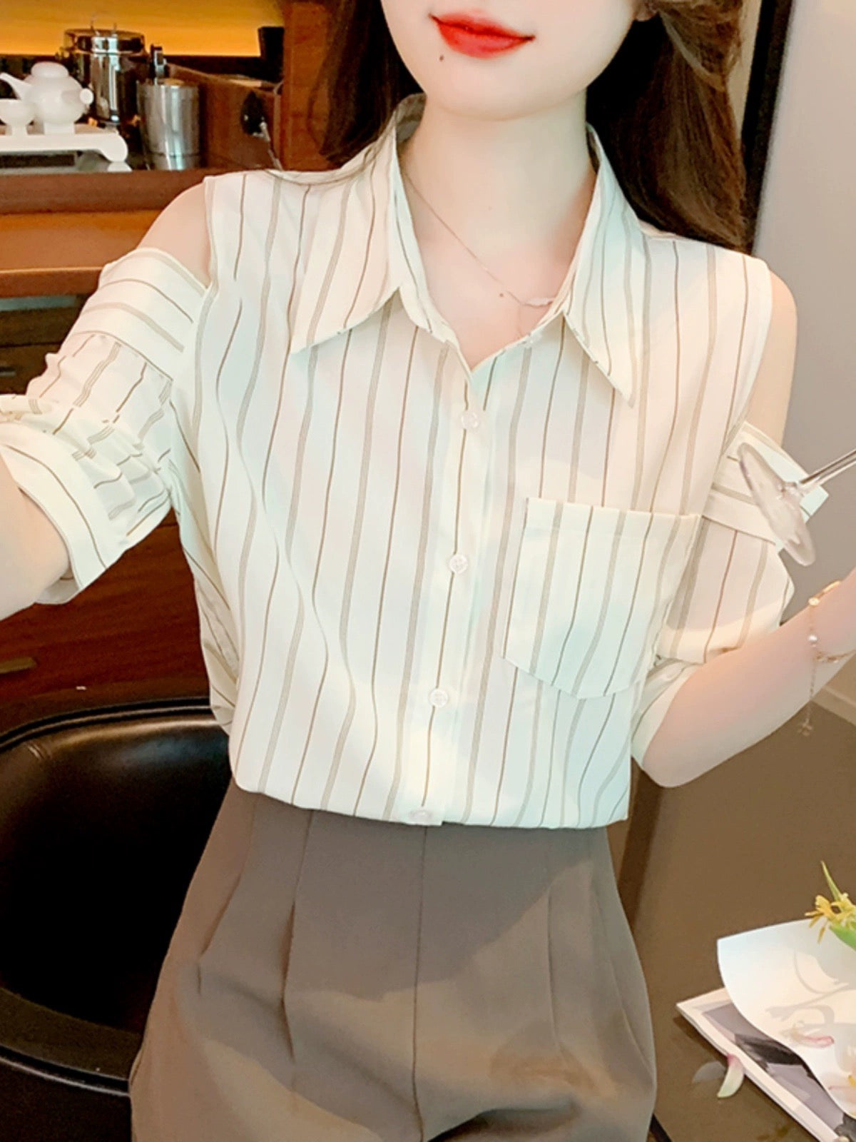French fashion temperament striped off-shoulder shirt women's short-sleeved versatile slimming age-reducing shirt popular chic top