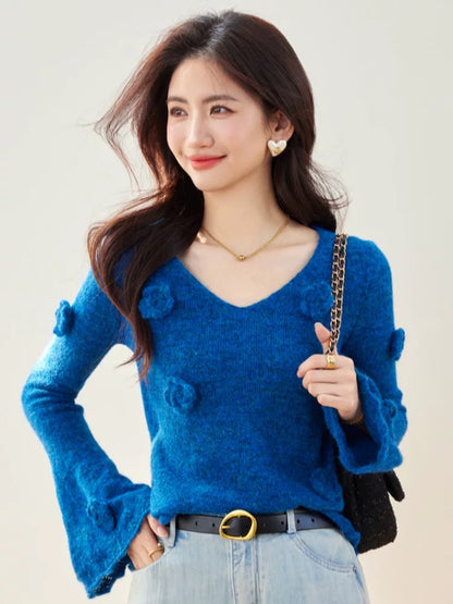 Design sense niche knitted sweater women's spring and autumn fashionable temperament trumpet sleeve western-style sweater V-neck popular beautiful top