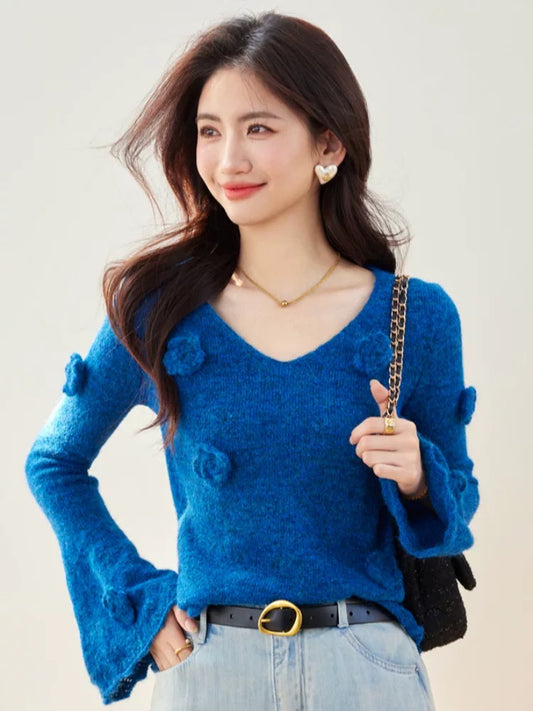 Design sense niche knitted sweater women's spring and autumn fashionable temperament trumpet sleeve western-style sweater V-neck popular beautiful top