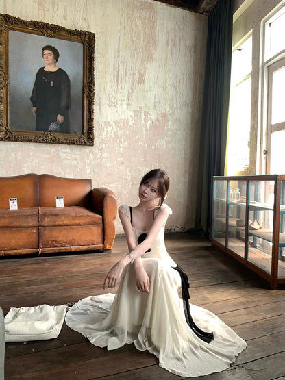 Suuuicee Moonlit Tango: Gathered details and three-dimensional tailoring; contrasting color bow on a pure and alluring slip dress.