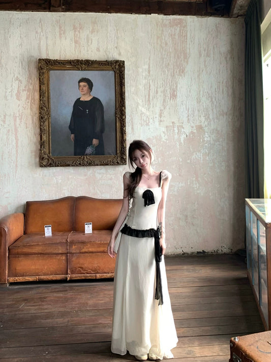 Suuuicee Moonlit Tango: Gathered details and three-dimensional tailoring; contrasting color bow on a pure and alluring slip dress.