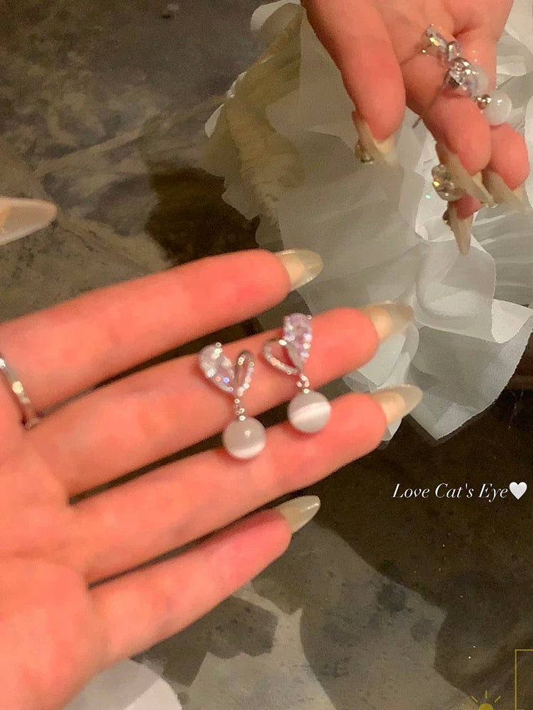 Cat's eye stone heart earrings light luxury niche earrings design high-end earrings for women without ear holes mosquito coil ear clips