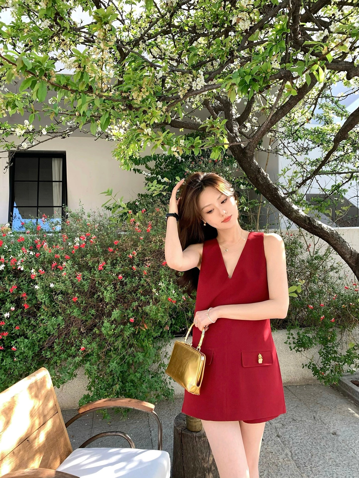 Syeee rich girl Ankora red fashionable V-neck top and shorts suit for women showing white temperament two-piece set