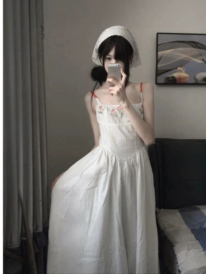 Pure and sweet white suspender dress with embroidery design, elegant waist-cinching, Korean retro vacation maxi dress, suitable for petite women.