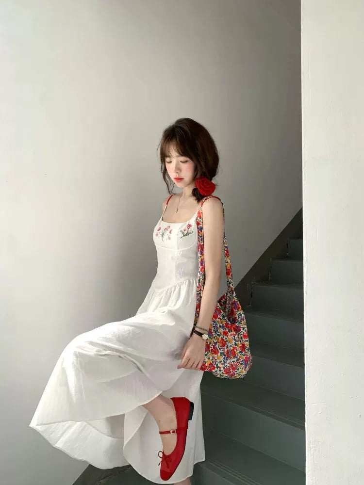 Pure and sweet white suspender dress with embroidery design, elegant waist-cinching, Korean retro vacation maxi dress, suitable for petite women.