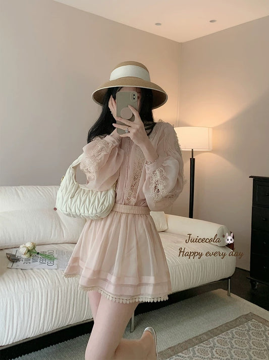 Juicecola French chic, beautiful, cool feeling, milk coffee, hollow lace edge shirt and skirt two-piece set