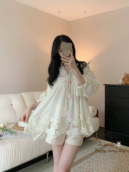 Juicecola high-end stylish age-reducing hollow lace embroidered shirt design light luxury chic top