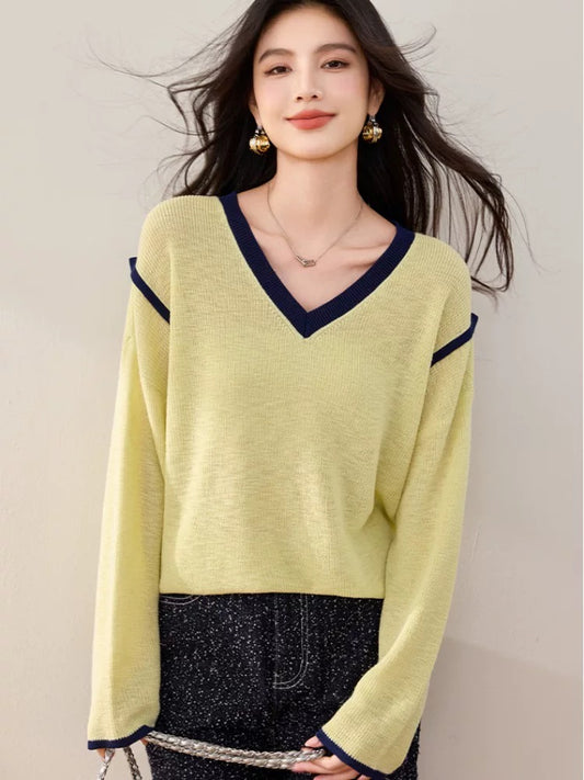 Lazy style knitted sweater for women, new style for spring and autumn, V-neck design, unique contrast color, very beautiful, loose Chanel style top